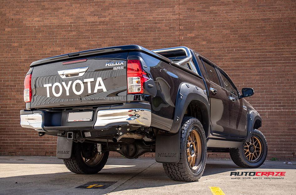 TOYOTA HILUX 4WD GRENADE OR MATTE BRONZE WITH MATTE BLACK LIP